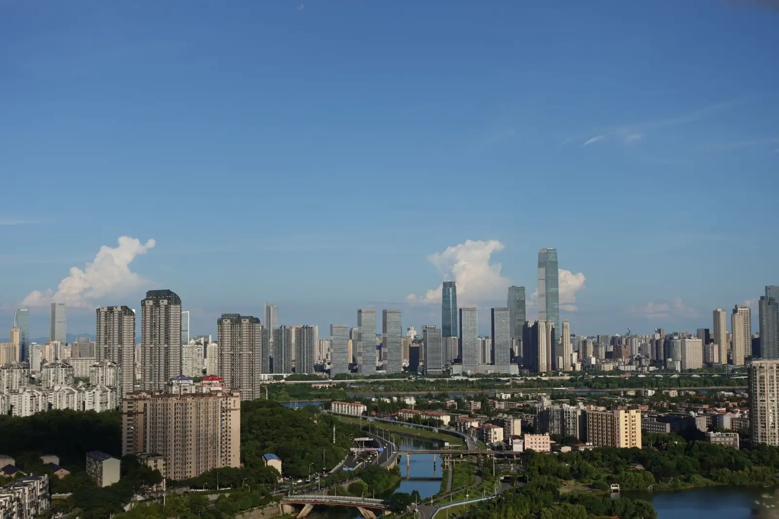 企业展厅布置全流程解析：从空间规划到多媒体技术整合方案