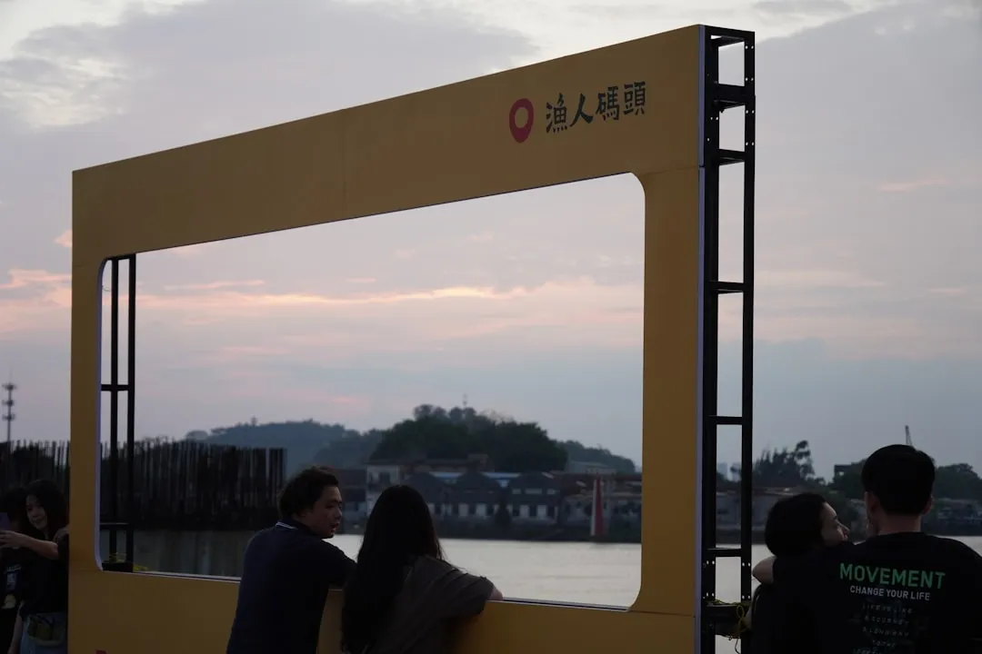 2025年展台搭建常用材料对比：木结构、铝合金与环保新型板材正文配图 2
