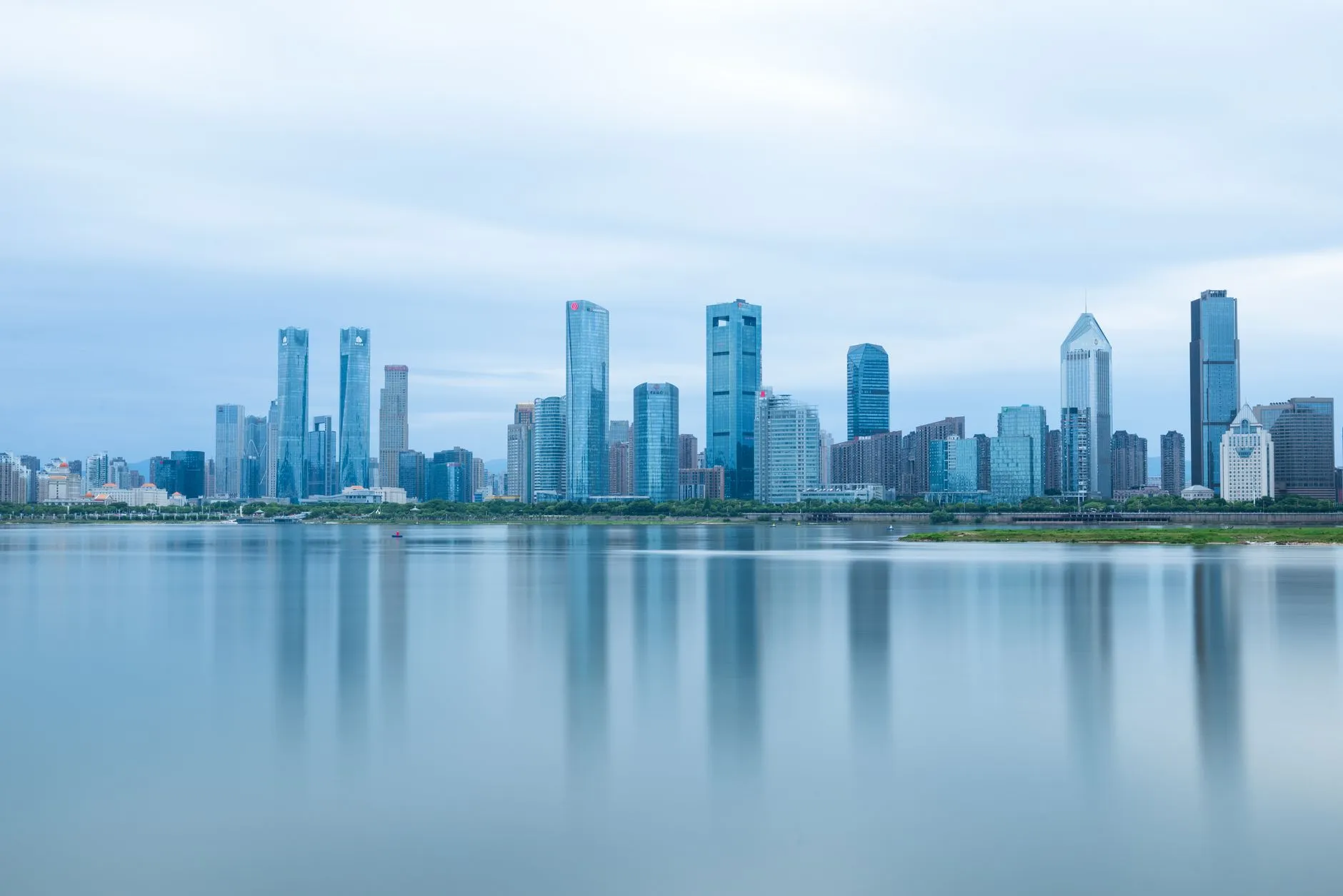 2025年展会搭建新趋势：绿色材料与智能展台设计应用解析
